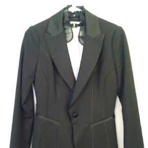 Black fitted jacket with detachable collar